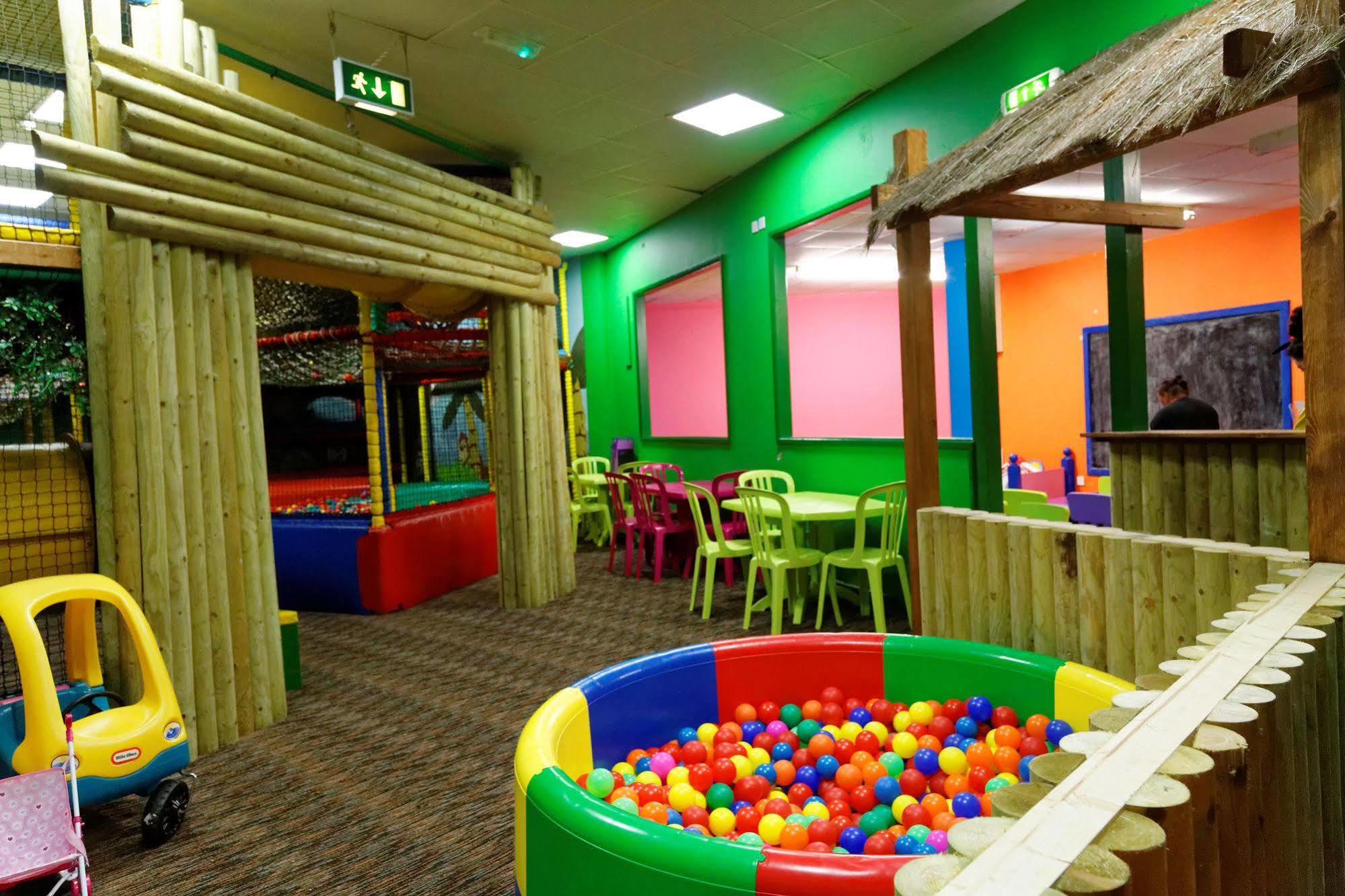 Pontins-Southport Holiday Park ภายนอก รูปภาพ